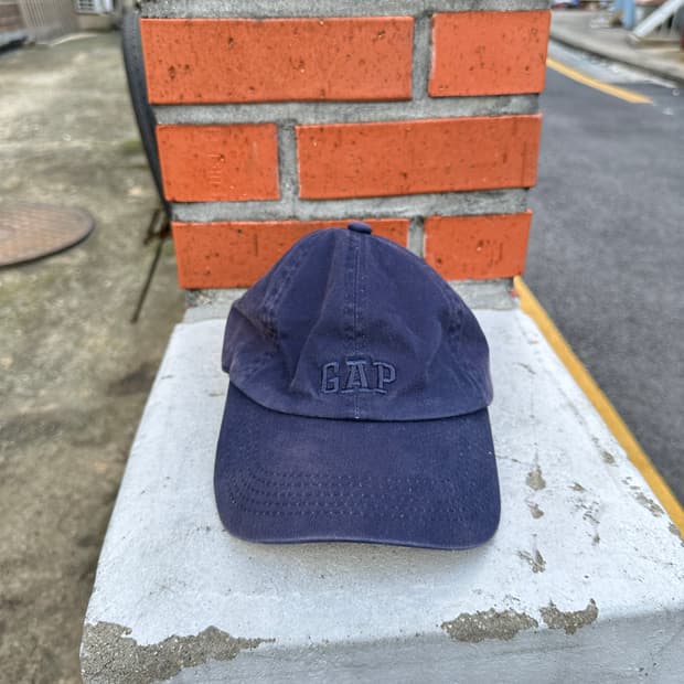 vintage gap cap