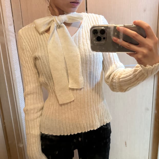 리본 타이 블라우스 니트