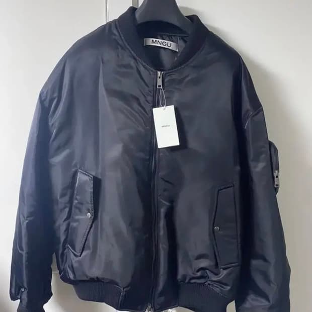 [L] MNGU 패디드 MA-1 자켓 블랙