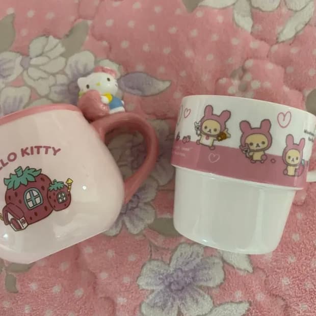 헬로키티 딸기 머그컵 & 코리락쿠마 컵 세트