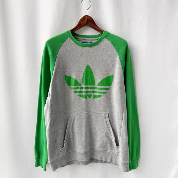 아디다스 빅 트레포일 포켓 맨투맨 멜란지 그레이 그린 110