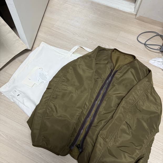 [3] 비즈빔 아이리스 올리브 22aw 민트급