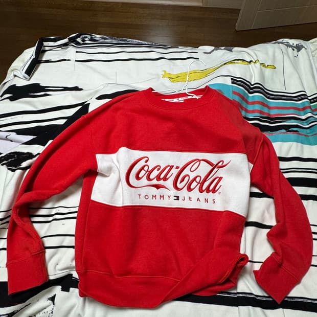 TOMMY JEANS 코카콜라 맨투맨 빈티지