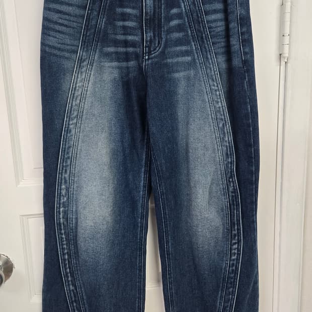 우알롱 커브드라인 스트레이트 데님팬츠