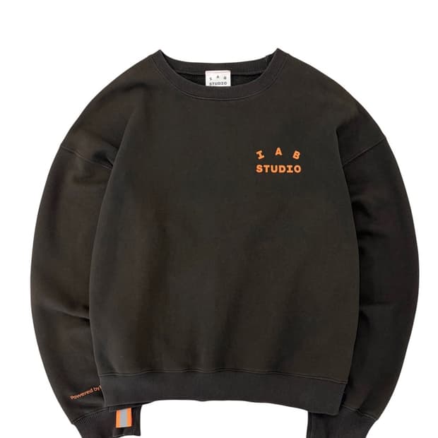 아이앱스튜디오 X 두산 스웻셔츠 맨투맨 딥브라운 (L)