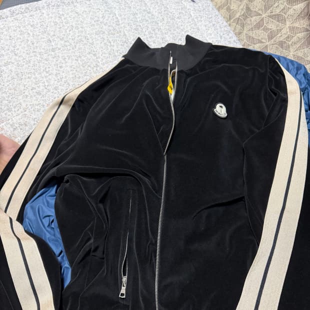 몽클레르 팜엔젤스 셔닐 벨벳 트랙 셋업 판매