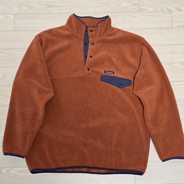 파타고니아 신칠라 버니쉬드 레드 L