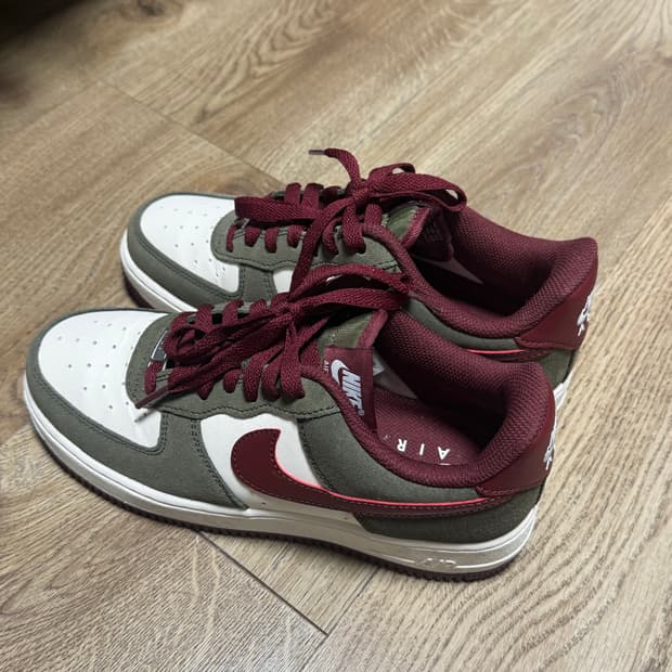 나이키 에어 포스 1 '07 LV8 FQ8714 사이즈 240