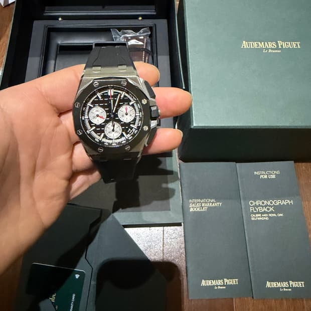 오데마피게 로얄오크 오프쇼어 셀프와인딩 크로노그래프