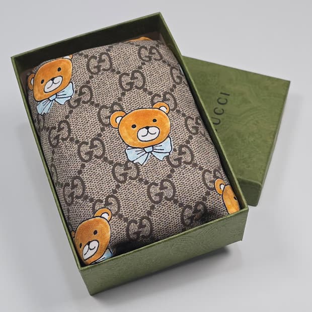 구찌 GG 수프림 엑소 카이 콜라보 테디베어 리미티드 에디션 실크 스카프