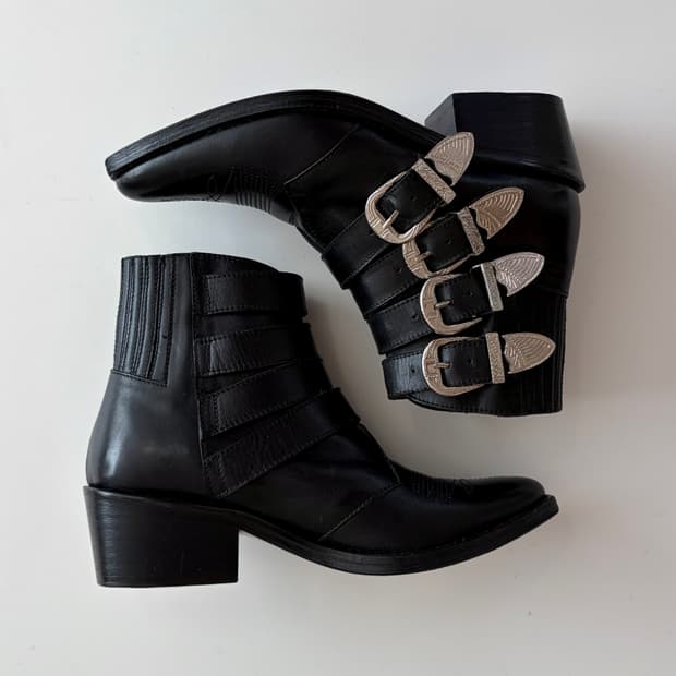 Toga pulla boots