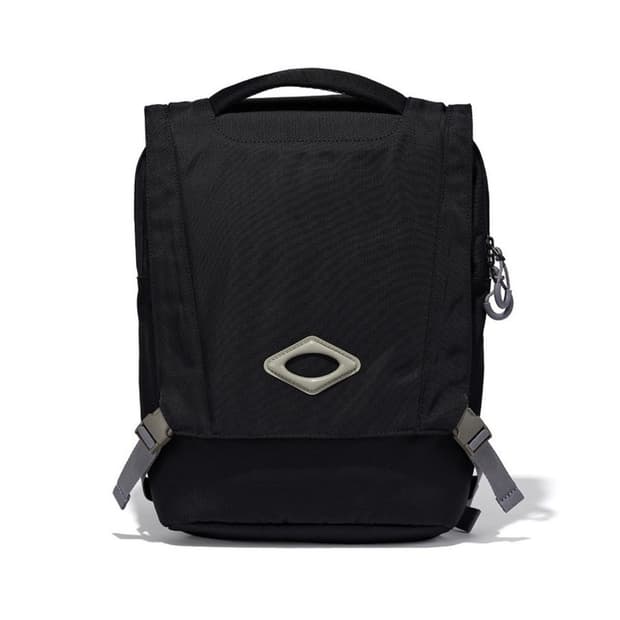 미스치프 롬버스 플랩 백팩 블랙