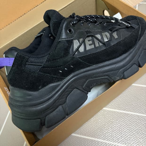 널디 NERDY 블랙 스니커즈 270