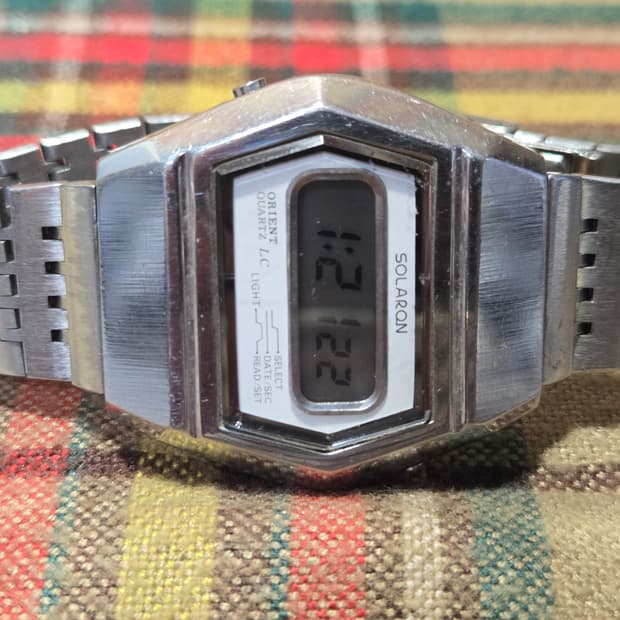 빈티지 오리엔트 솔라론 디지탈 손목시계