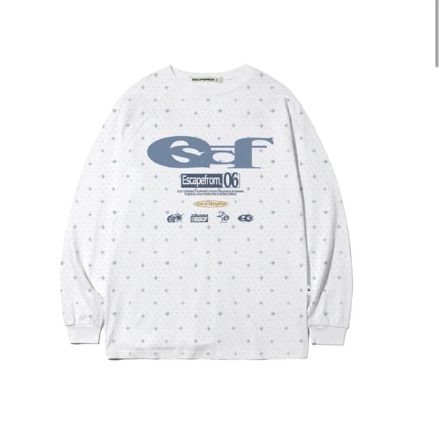 이스케이프프롬 ESCF 로고 콜라주 뾰족별 풀프린트 롱슬리브 