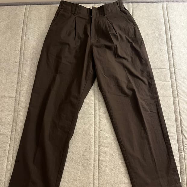 러프사이드 박스 플리츠 팬츠 차콜