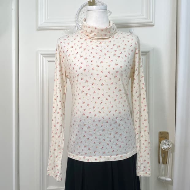 coral flower pattern basic turtle-neck t