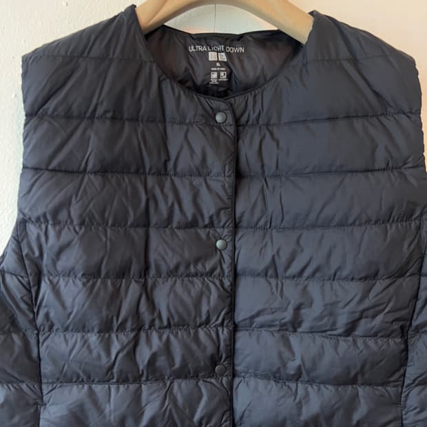 유니클로 여성 블랙 다운패딩조끼 경량패딩조끼