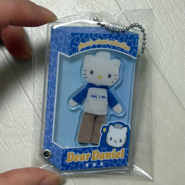[새상품] 산리오 헬로키티 다니엘 롱다리 클로젯 컬렉션 키링