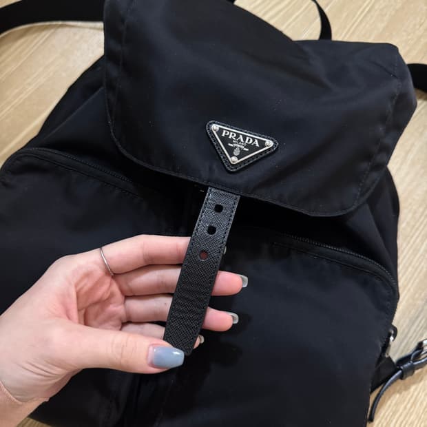 프라다 백팩 미듐