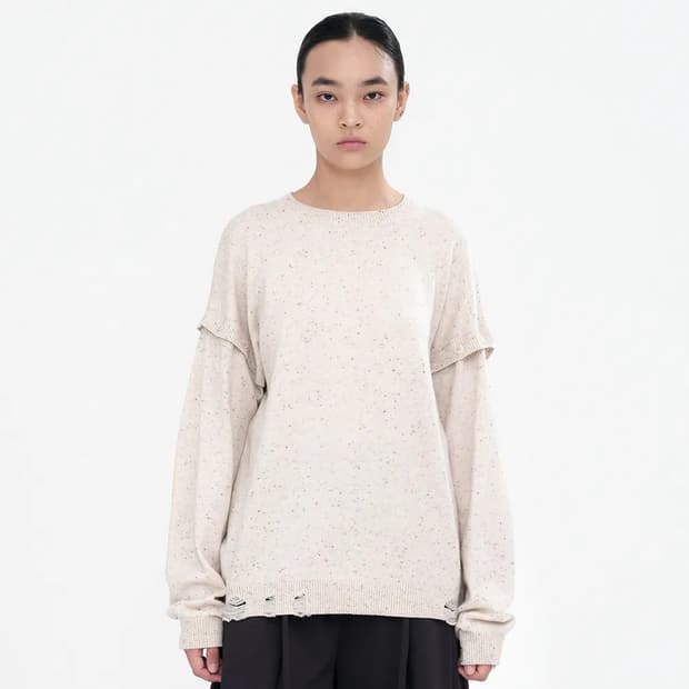 밀로 우먼 버튼 데미지 니트 탑 / 에크루