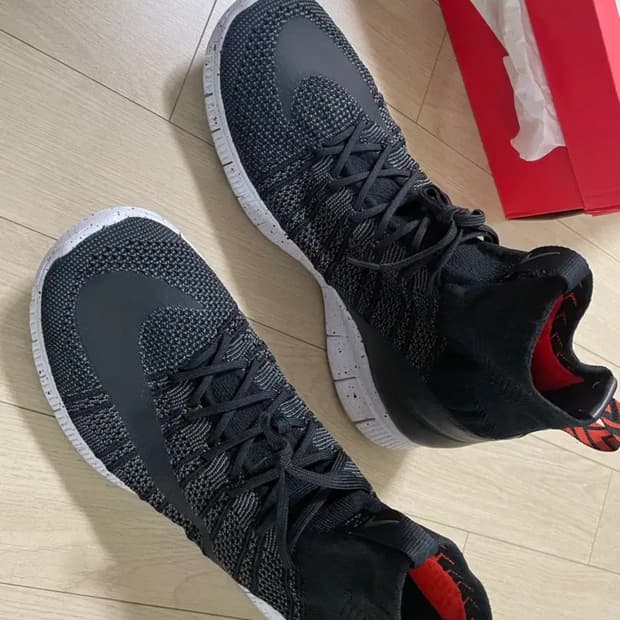 나이키 프리 플라이니트 머큐리얼 FC295