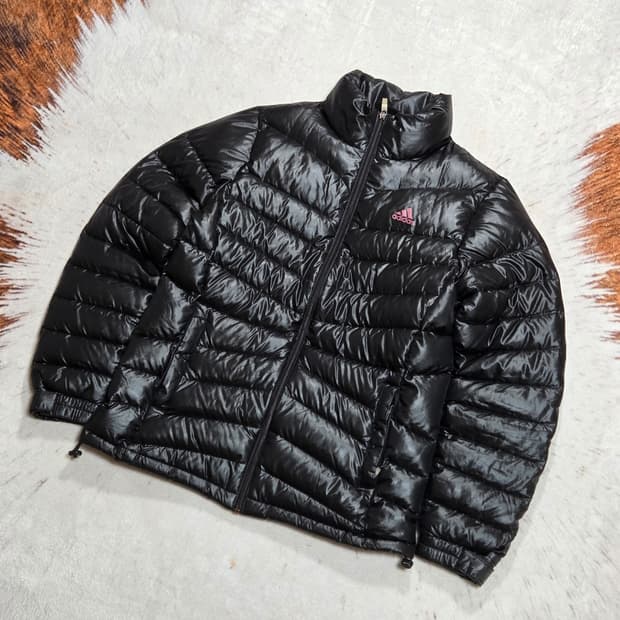 아디다스 핑크 로고 블랙 구스다운 경량 패딩