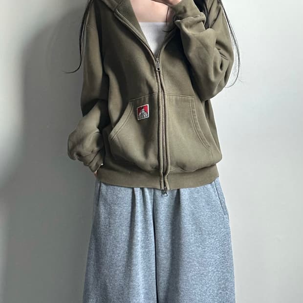 벤 데이비스 자수로고 카키 후드집업