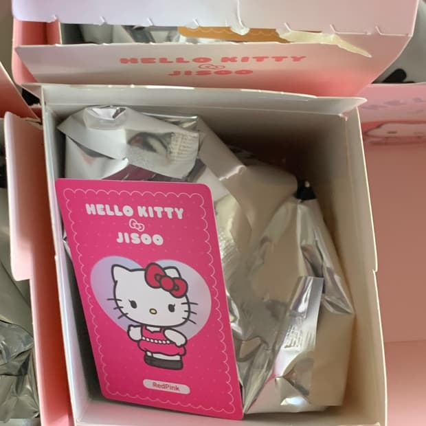 헬로키티지수키링 레드핑크 비닐미개봉