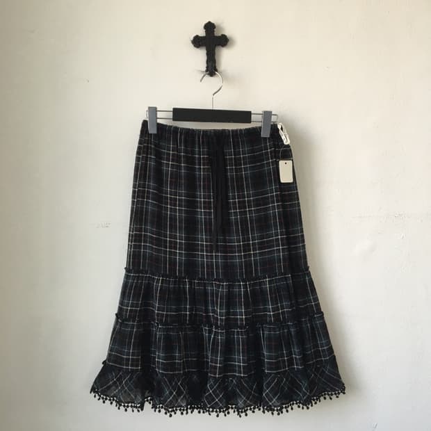 Check pattern skirt