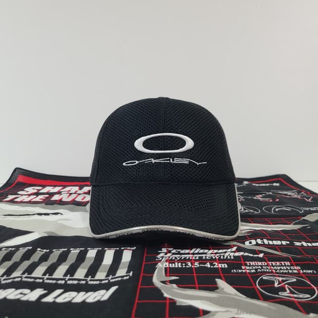 오클리 빈티지 블랙 자수 로고 메쉬 캡 모자 볼캡