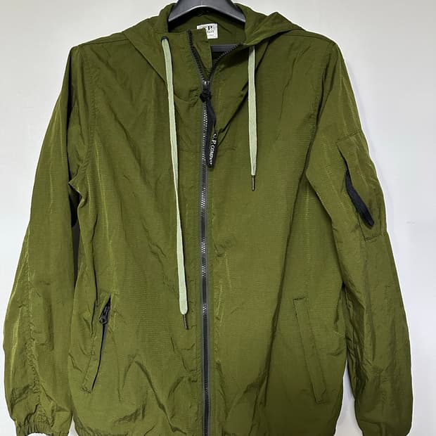 C.P. Company 올리브색 바람막이 자켓