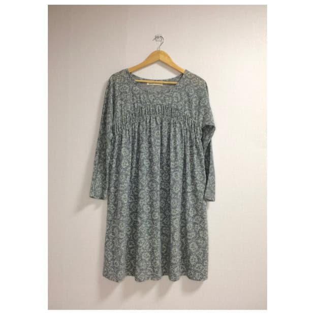 빈티지 그레이 잔플라워 셔링 모리걸 긴팔 원피스