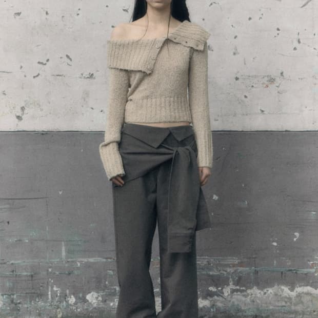 보헤미안서울 ribbed 버튼 오프숄더 니트 브라운 