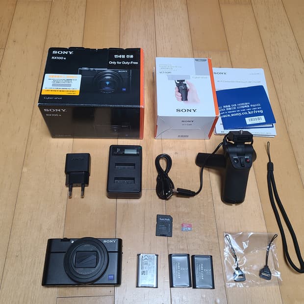 소니 RX100M6 카메라 + 소니 슈팅그립 배터리 3개, 바로 사용