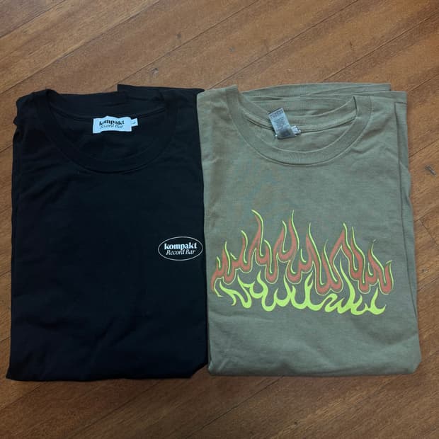 컴팩트레코드바, 빈지노 노비츠키 티셔츠