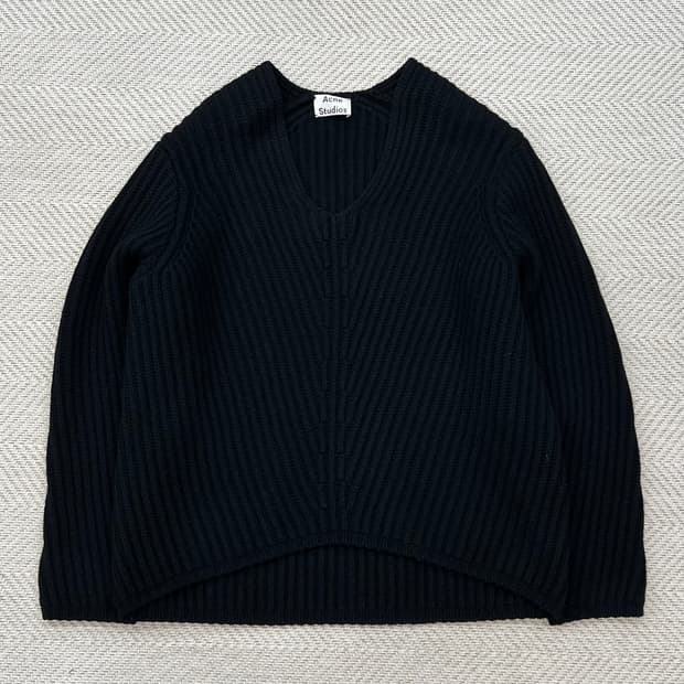 아크네스튜디오 브이넥 니트 r2587