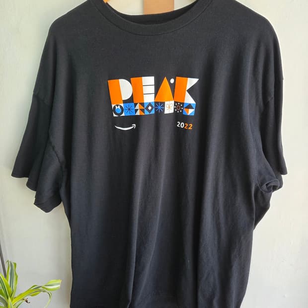 Amazon PEAK 2022 그래픽 티셔츠
