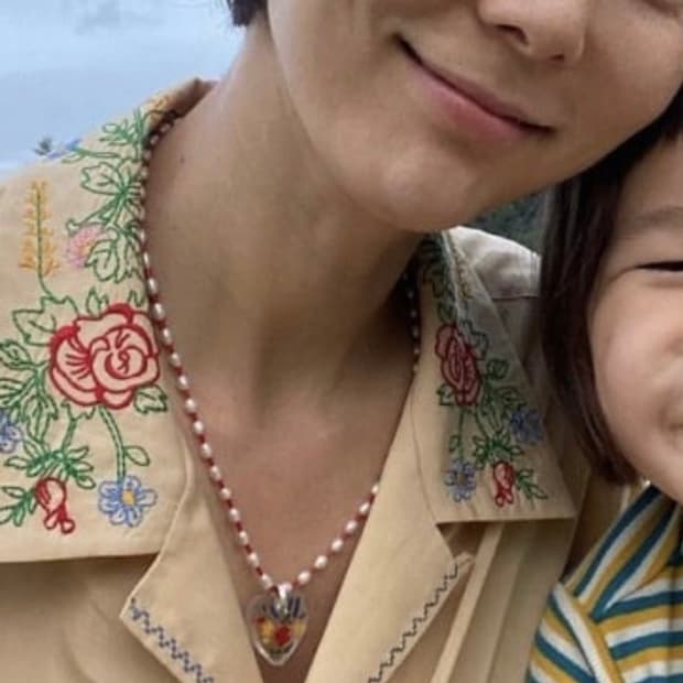 김나영 빅 허그 클럽 black wildflower 하트펜던트 목걸이