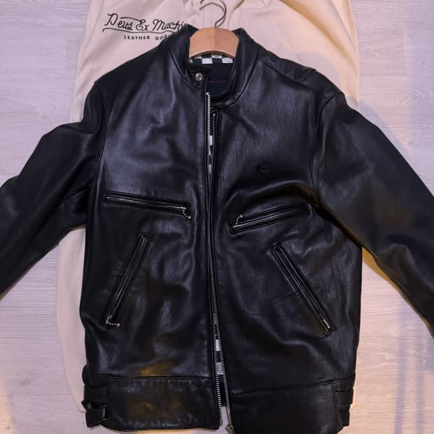 데우스 가죽자켓 판매합니다.