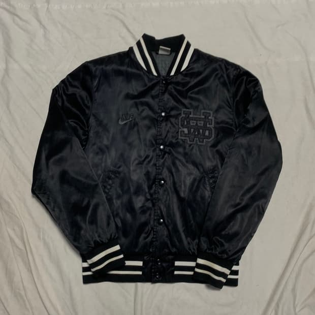 나이키 바시티 사틴 점퍼