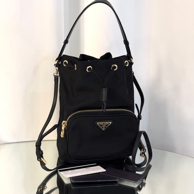 [정품] 프라다 복조리 버킷백 블랙 골드