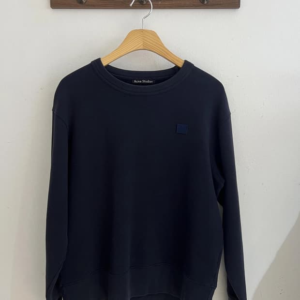 아크네스튜디오 맨투맨 