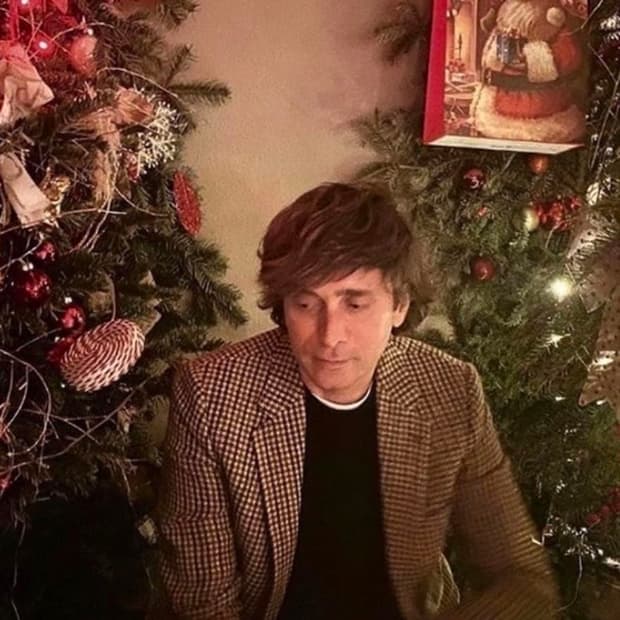 셀린느 19fw 브라운체크 블레이저 46 구해요!!