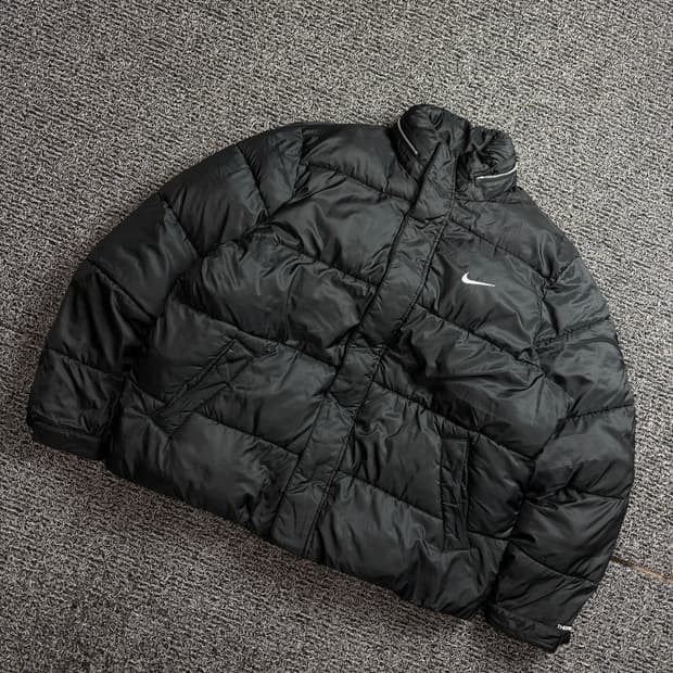 나이키 스우시 라이프 써마핏 푸퍼 패딩 블랙 2255