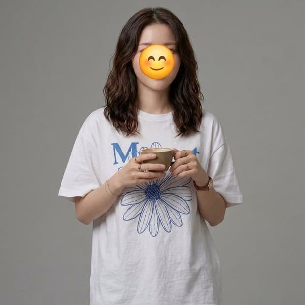 마르디메크르디 시그니처 플라워 그래픽 반팔티 Free