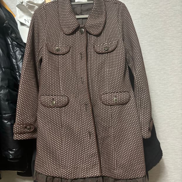엑시즈팜 빈티지 브라운 도트 코트
