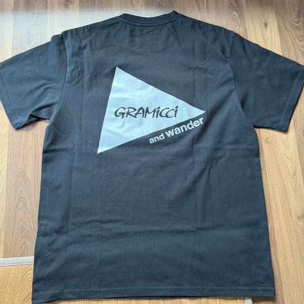그라미치x앤드원더 백프린트 반팔티셔츠