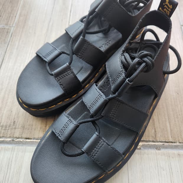 닥터마틴 나틸라 샌들 (230)(한소희샌들)