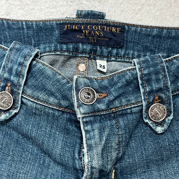 Juicy Couture 부츠컷 로우라이즈 데님